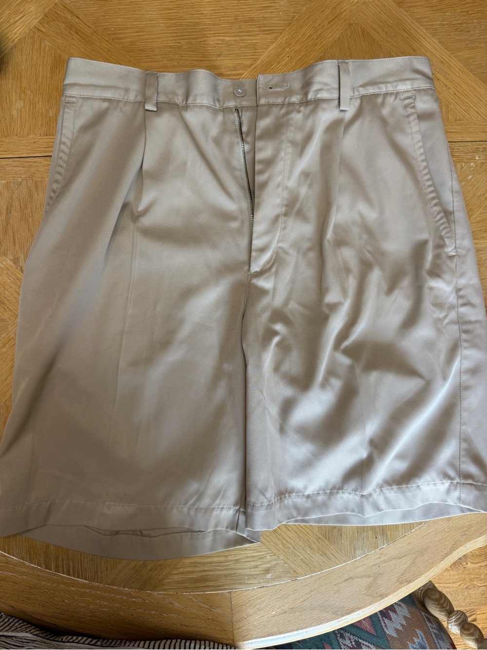 Nike Beige/Tan Performance Golf Shorts with Subtle Stripe Detail - Picture 2 of 6